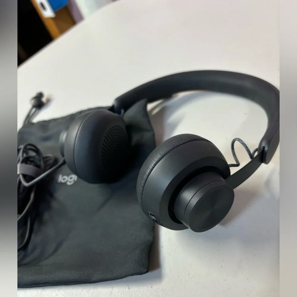 Logi headphones